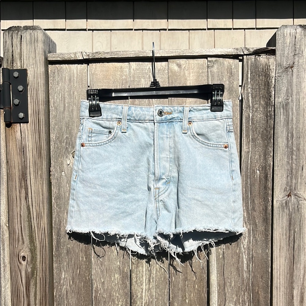 H&M Light Wash High Waist Vintage Button Front Denim Shorts,Size 0